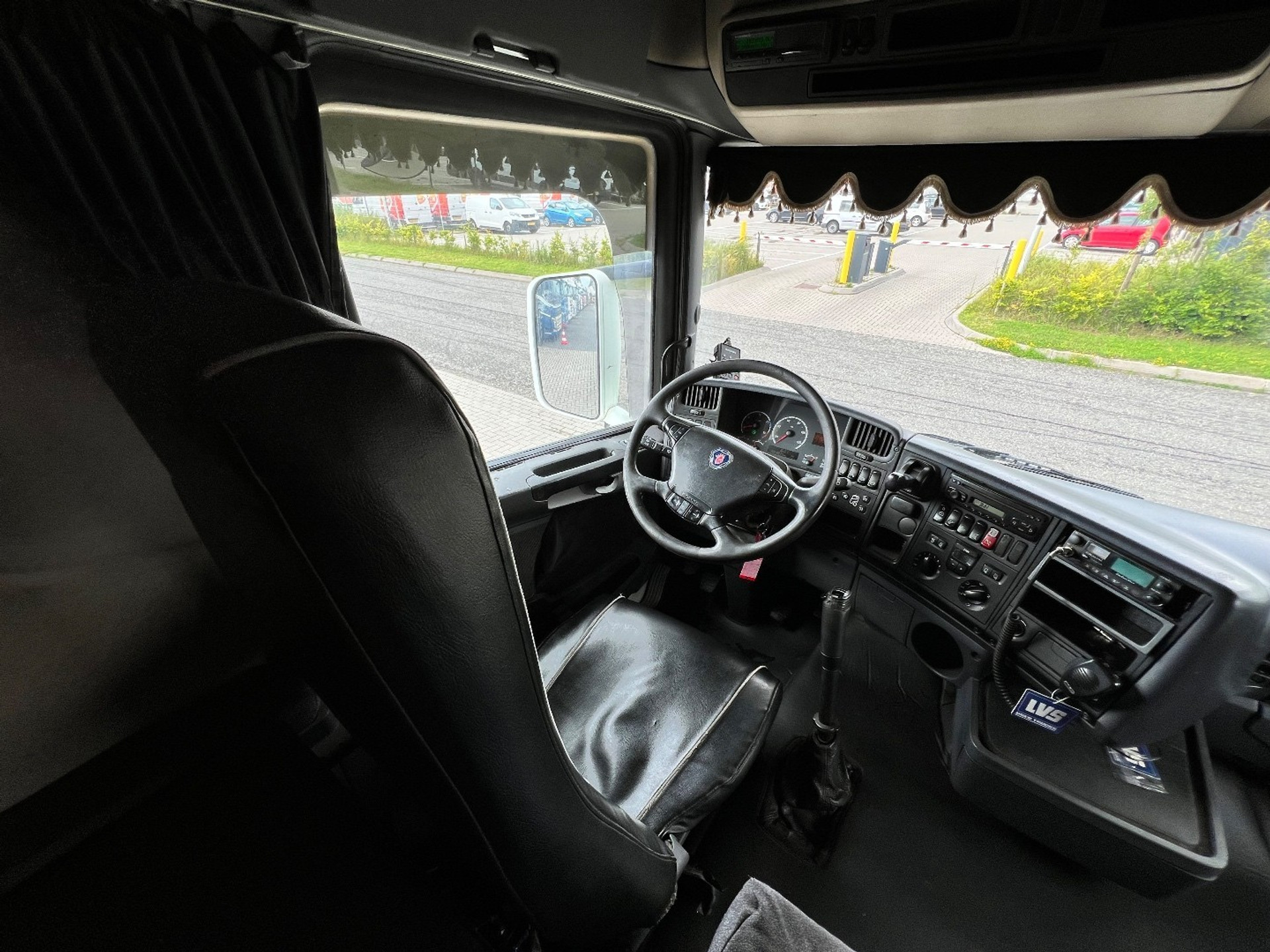 46744838-21.jpg