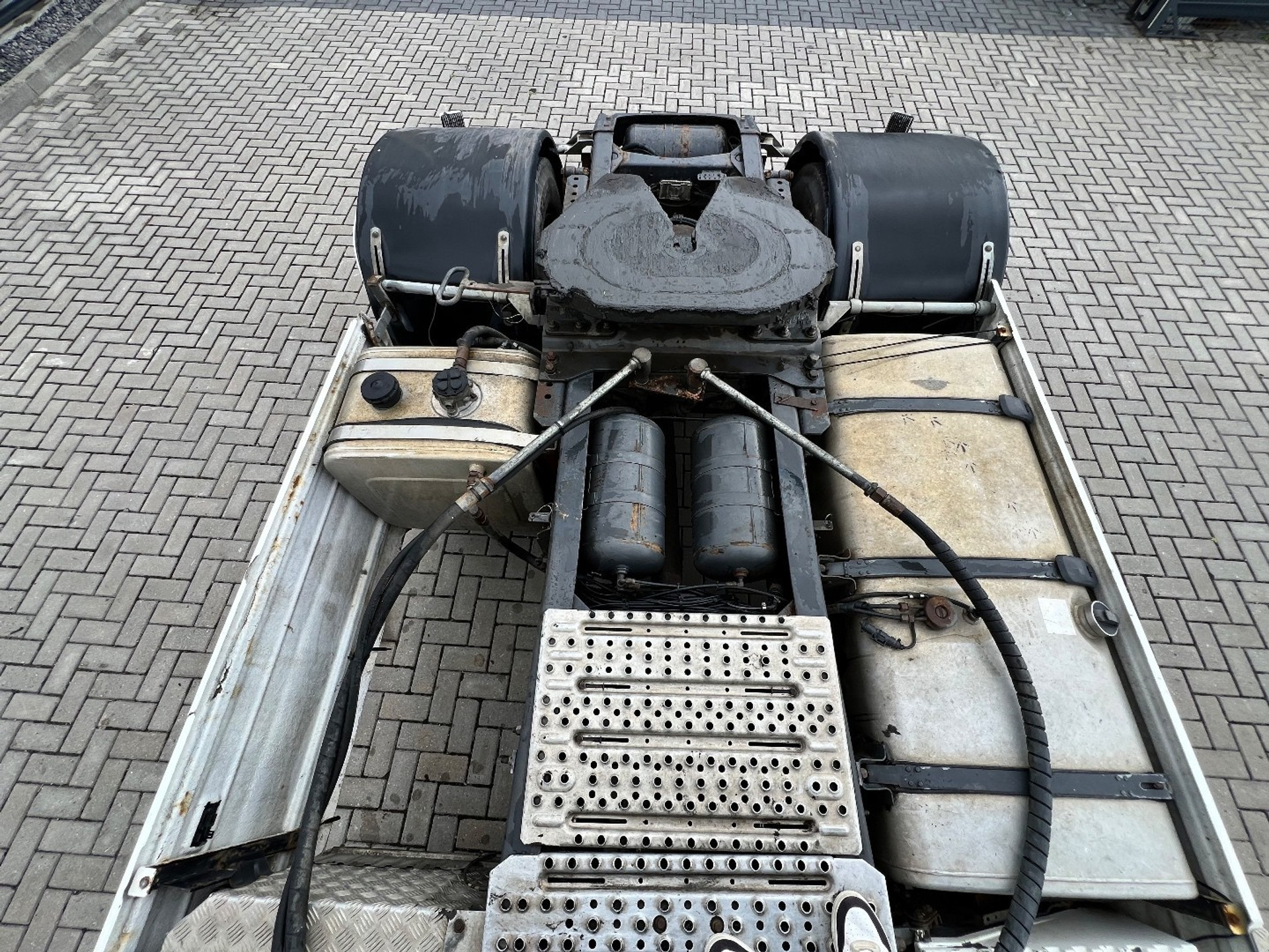 46744838-23.jpg