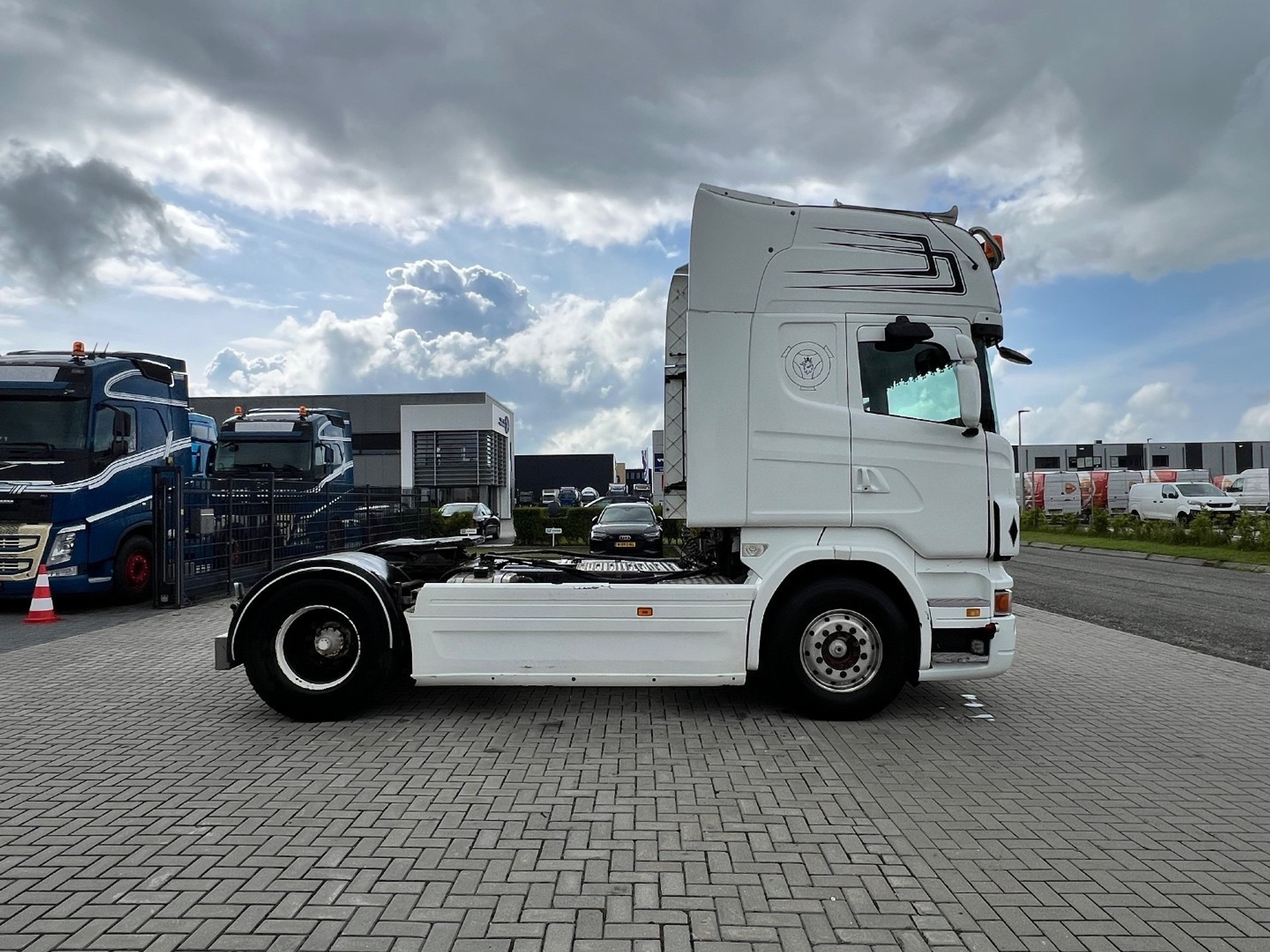 46744838-4.jpg