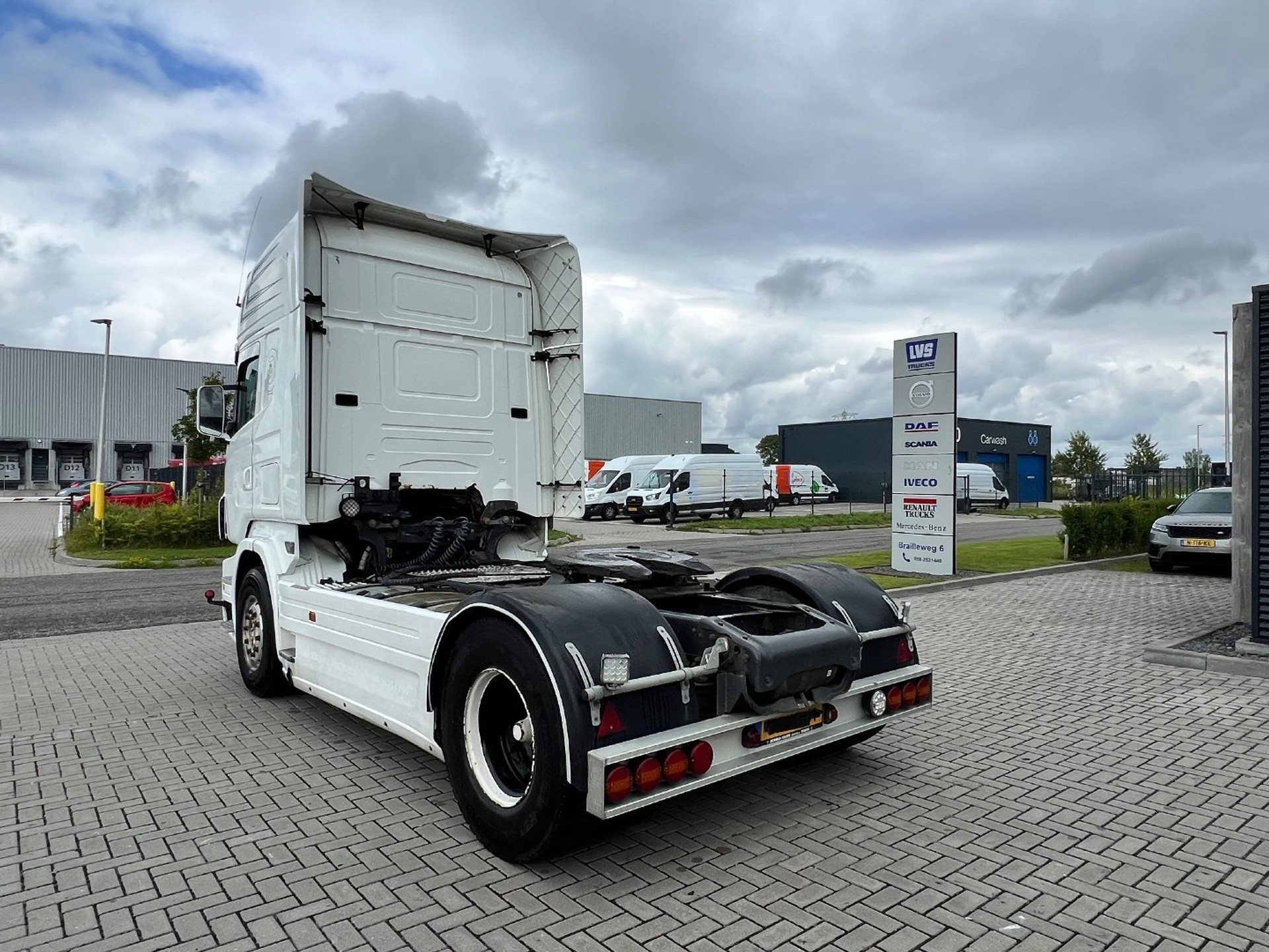 46744838-7.jpg