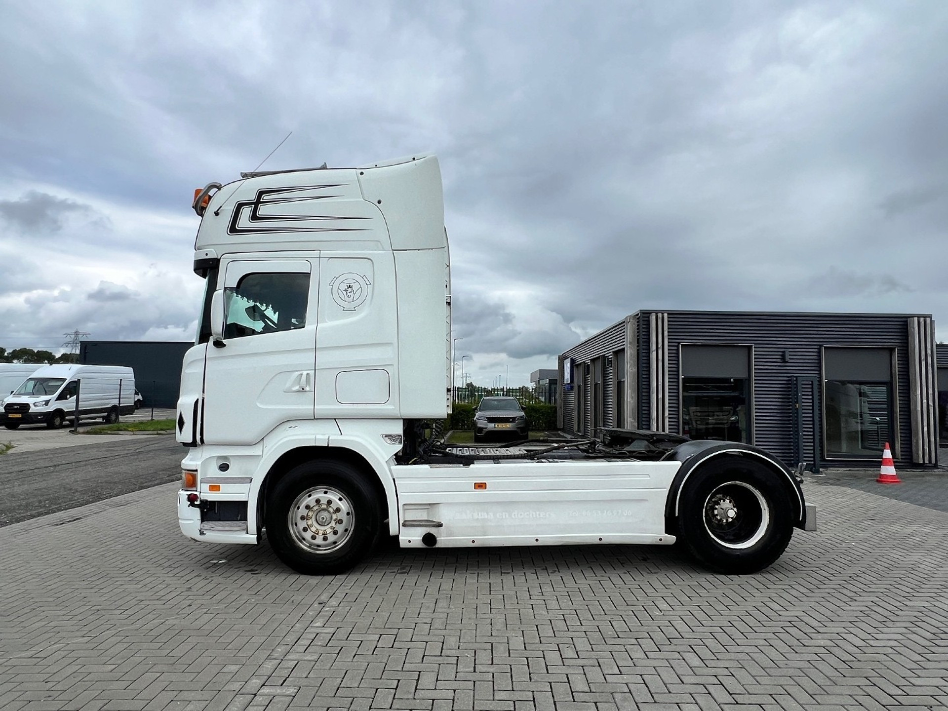 46744838-8.jpg