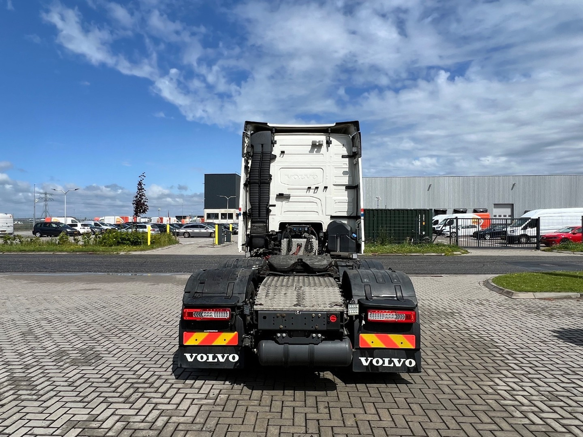 45966062-6.jpg