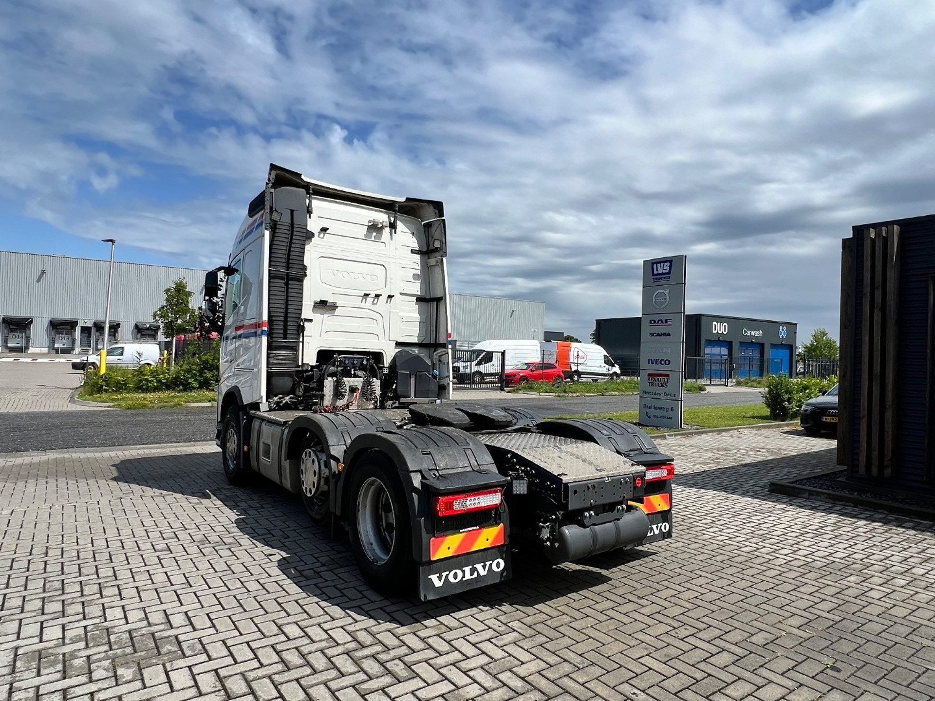 45966062-7.jpg