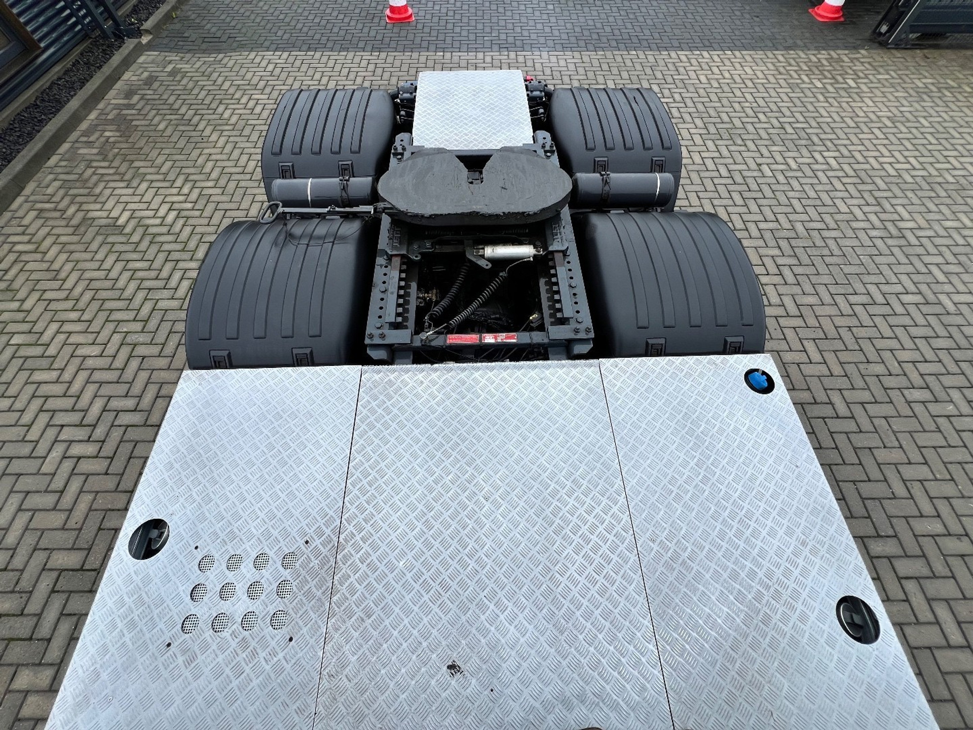 48186227-12.jpg