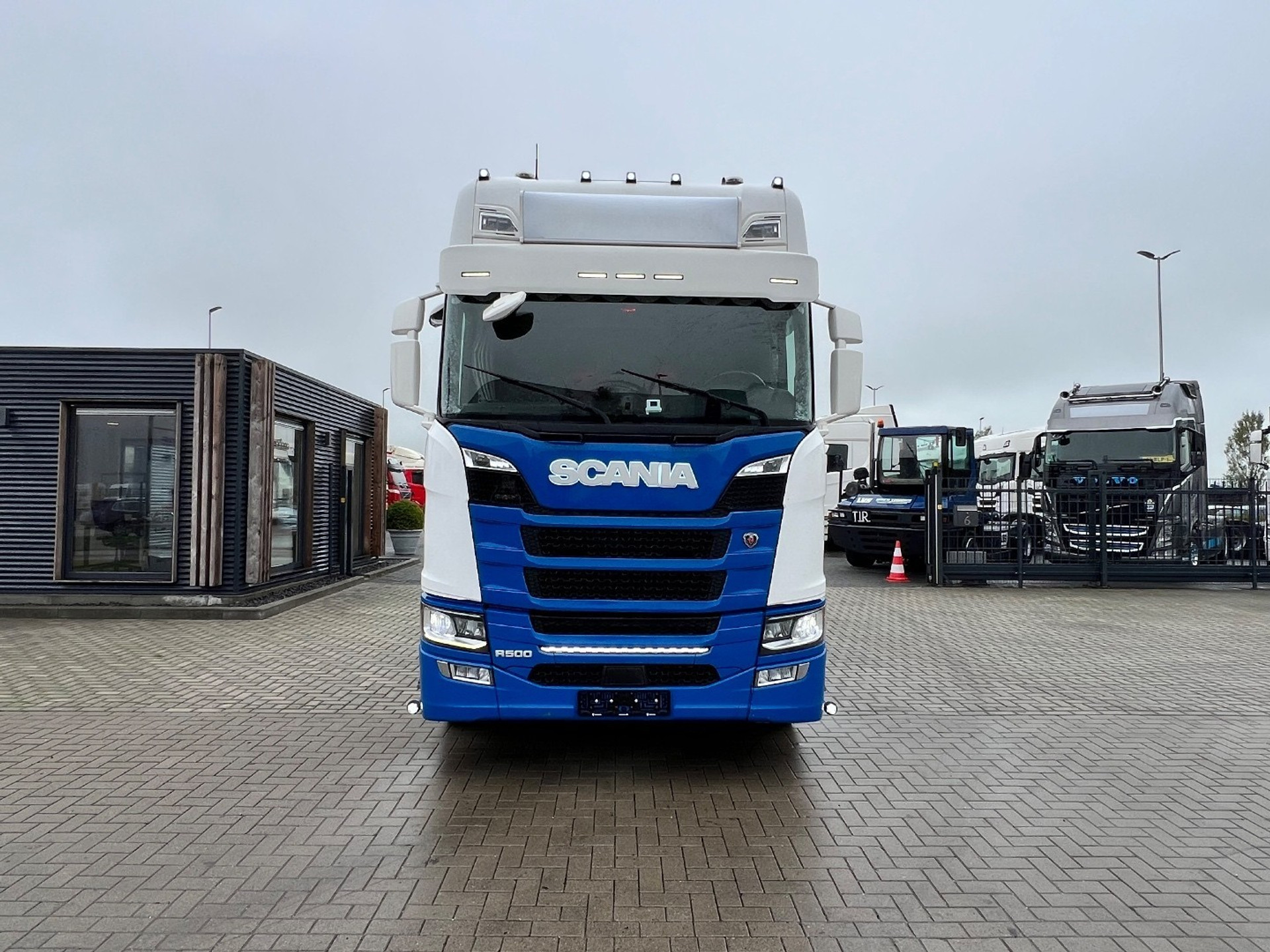 48186227-2.jpg