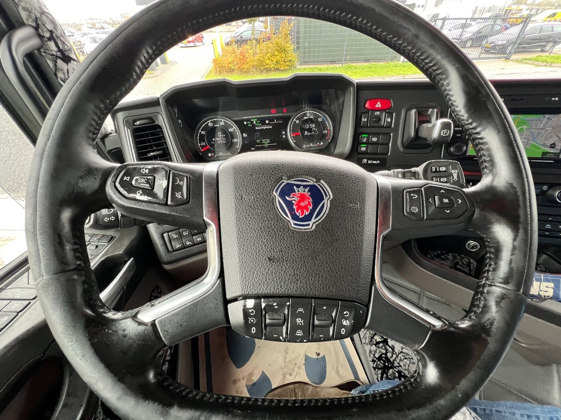 48186227-27.jpg