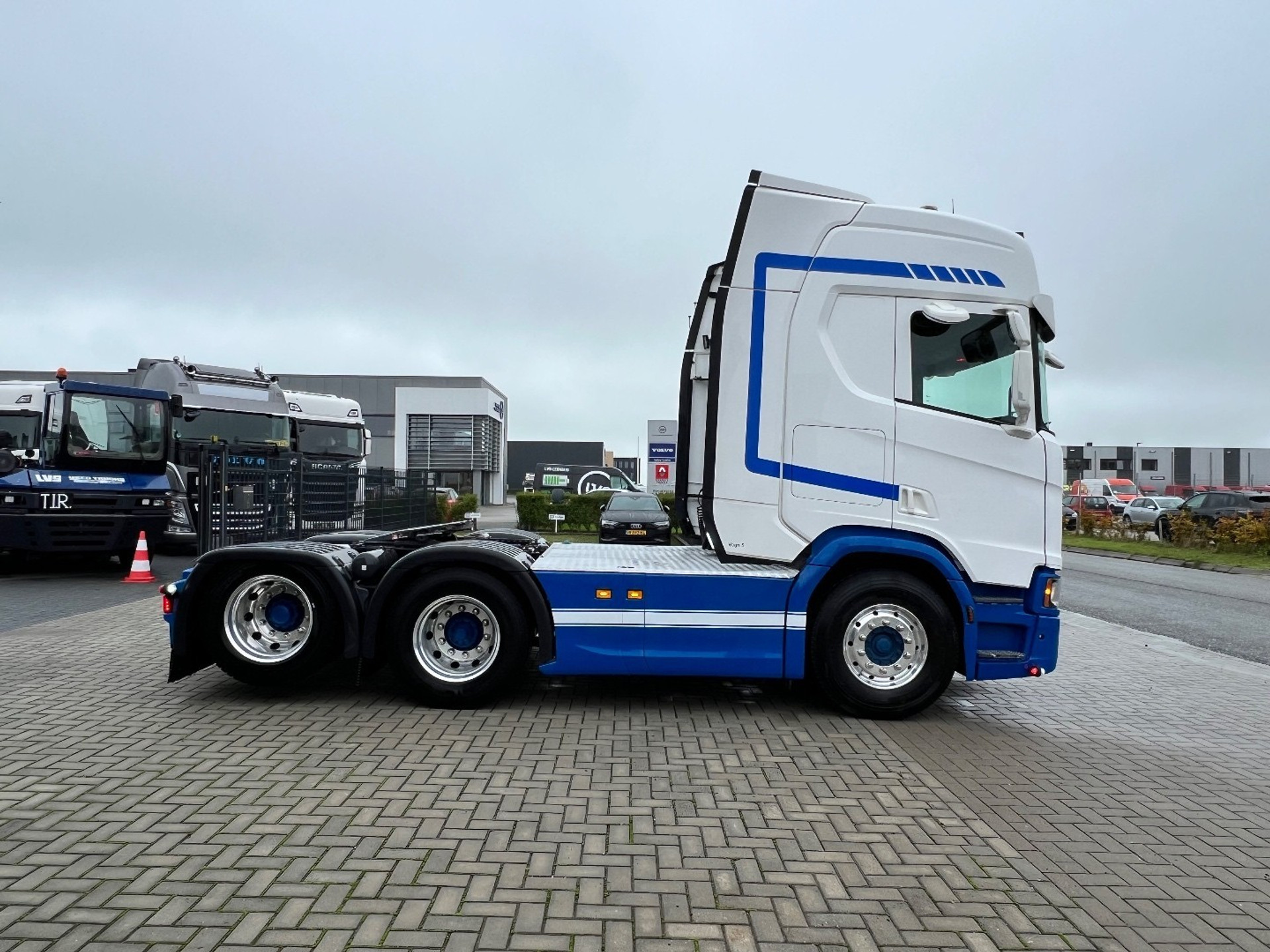 48186227-4.jpg
