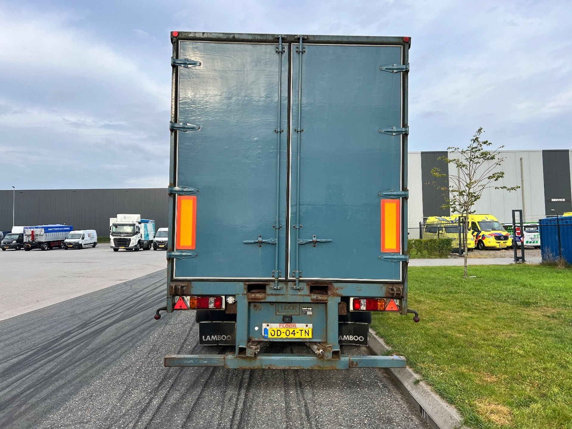 47242202-10.jpg