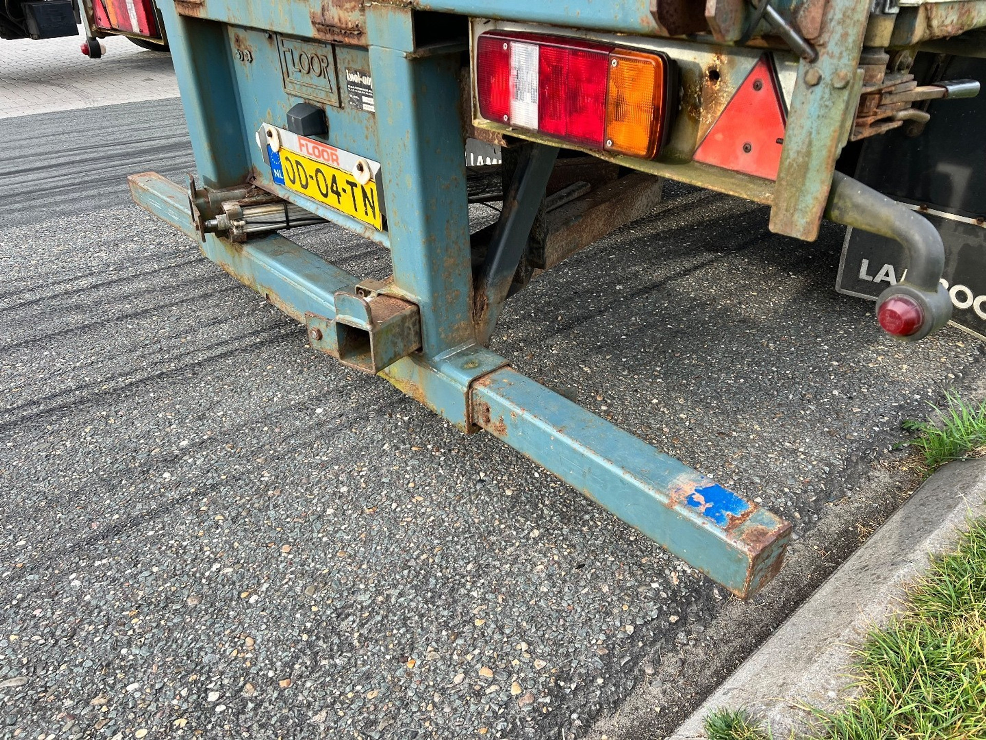 47242202-9.jpg
