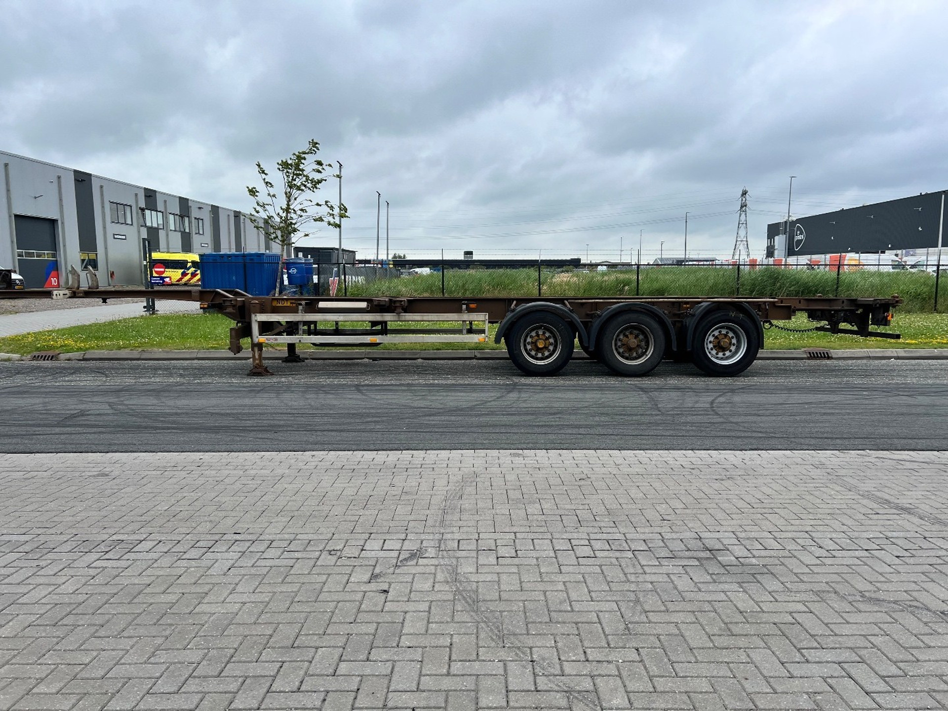 46302248-15.jpg