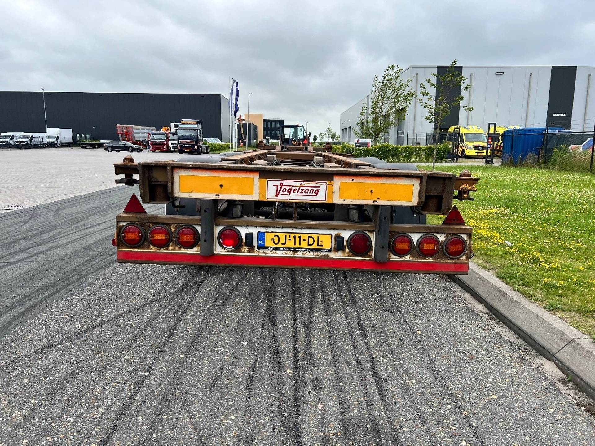 45957417-9.jpg
