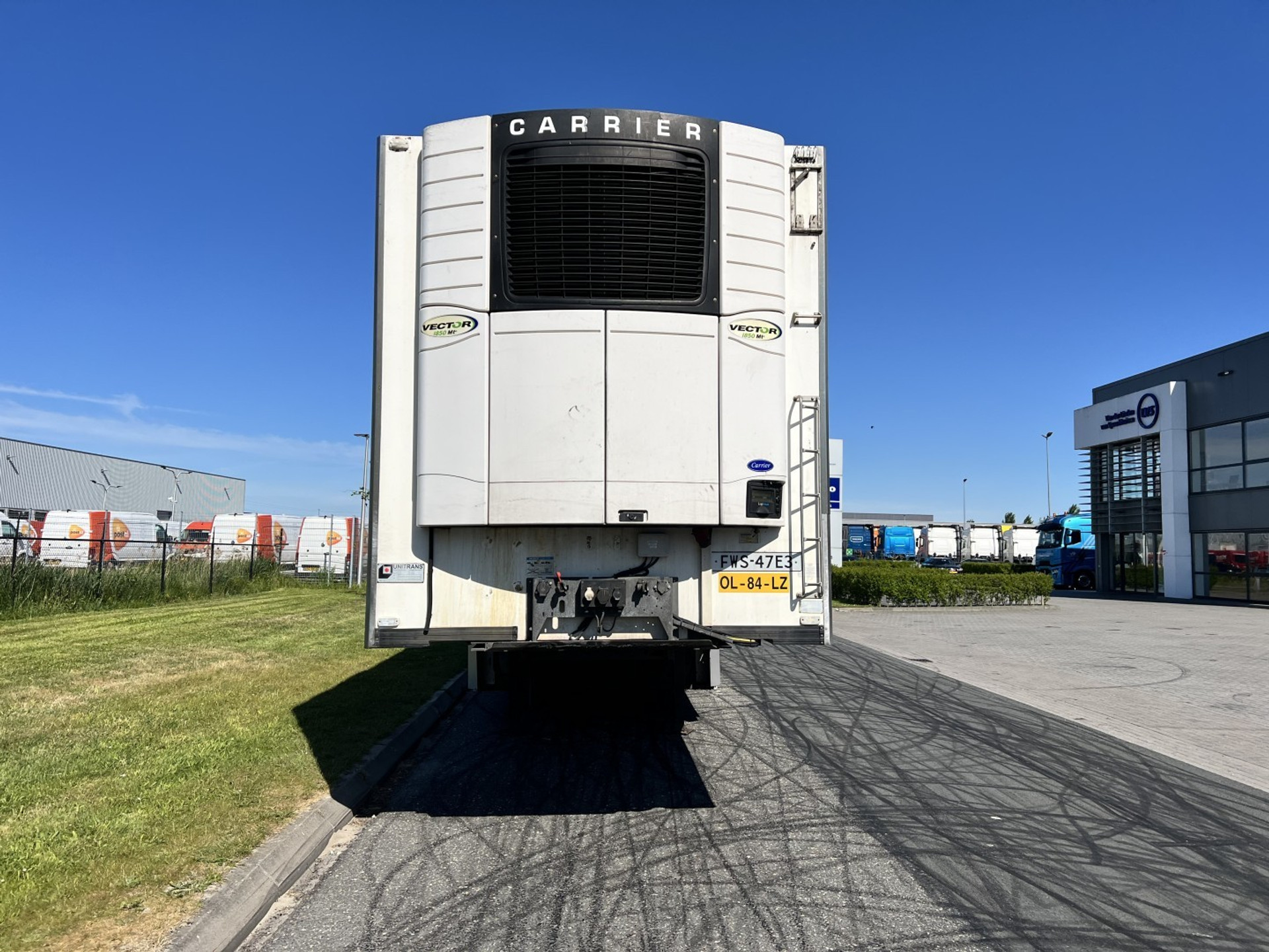 45088191-2.jpg