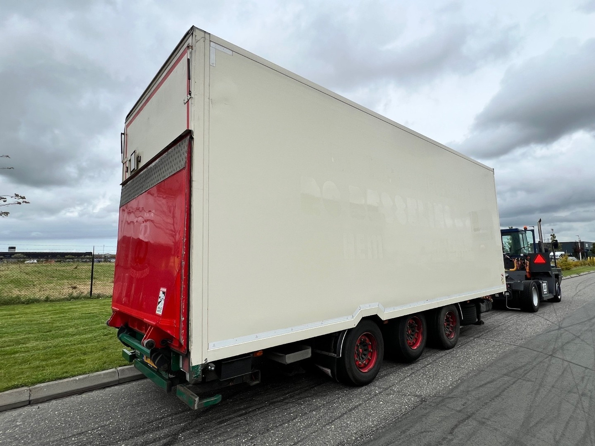 47709524-5.jpg