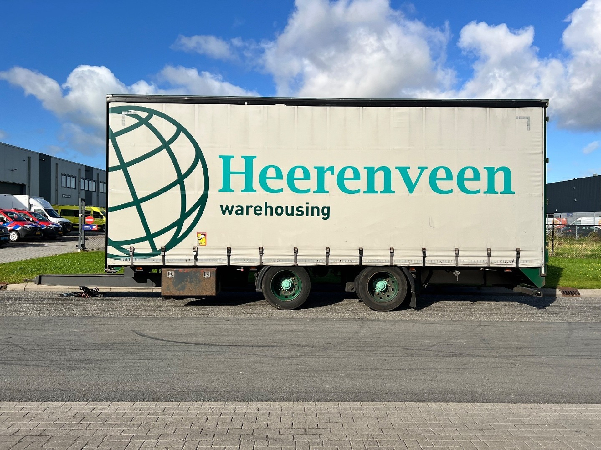 48345587-10.jpg
